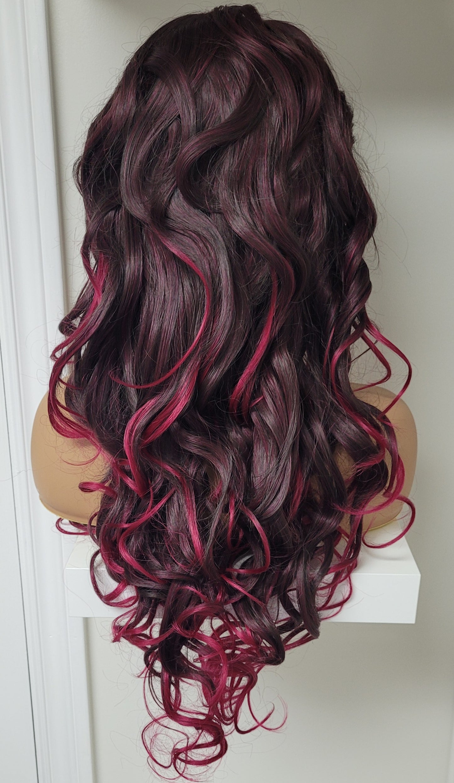Sample Sale Synthetic Lace Front Wig 22" Loose Wave